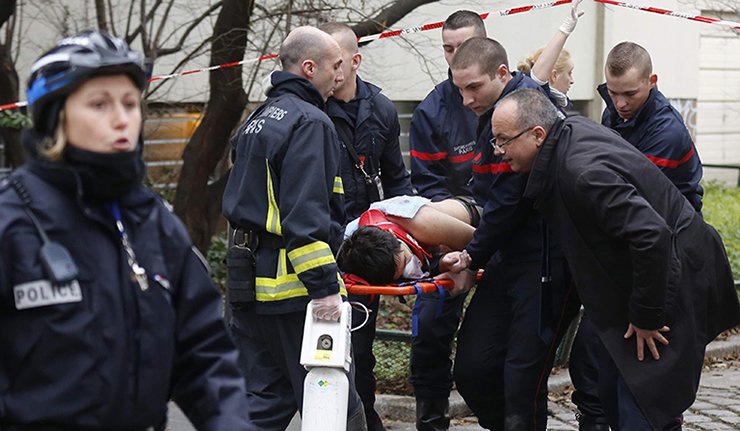 Foto: REUTERS/Jacky Naegelen Leia mais: http://portuguese.ruvr.ru/news/2015_01_07/Sobe-para-12-o-n-mero-de-mortos-no-atentado-terrorista-contra-revista-sat-rica-em-Paris-0351/ 