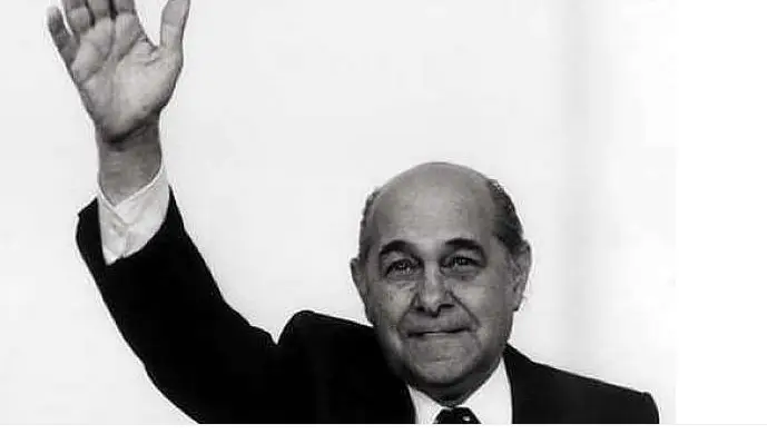 Há 30 anos, eleição indireta encerrava regime militar