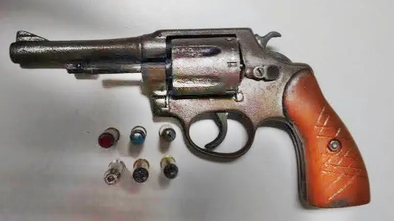 Jovem que portava arma de fogo em bar é preso pela PM em Araguaína