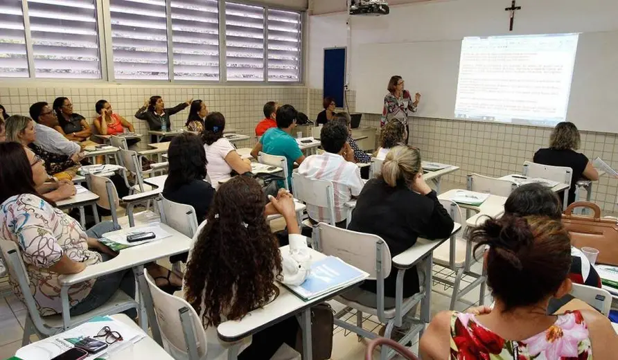 Educadores discutem texto-base do Plano Estadual da Educação