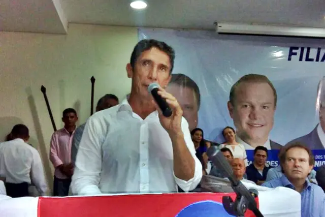 Raul se filia ao PR e critica gestão Amastha