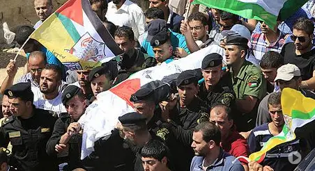 Palestinianos pedem vingança no funeral da segunda vítima de ataque extremista judeu