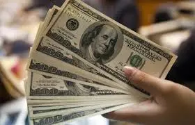 Dólar fecha na segunda maior cotação desde criação do real