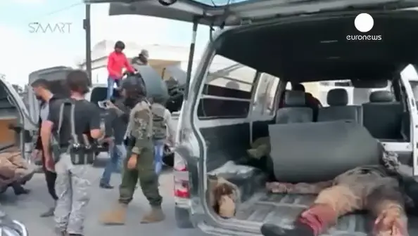 Rebeldes sírios exibem cadáveres em Aleppo