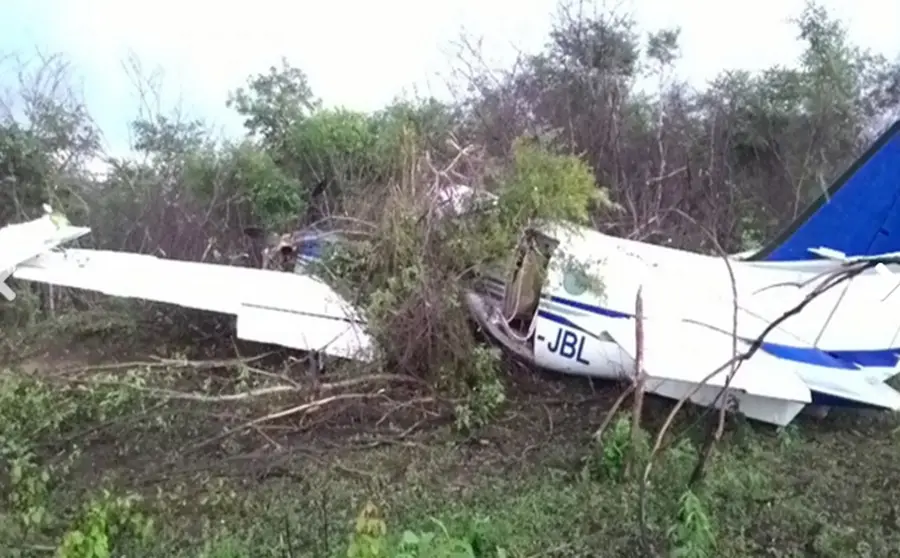 Avião com Ciro, Margarete e Mainha faz pouso forçado em Oeiras