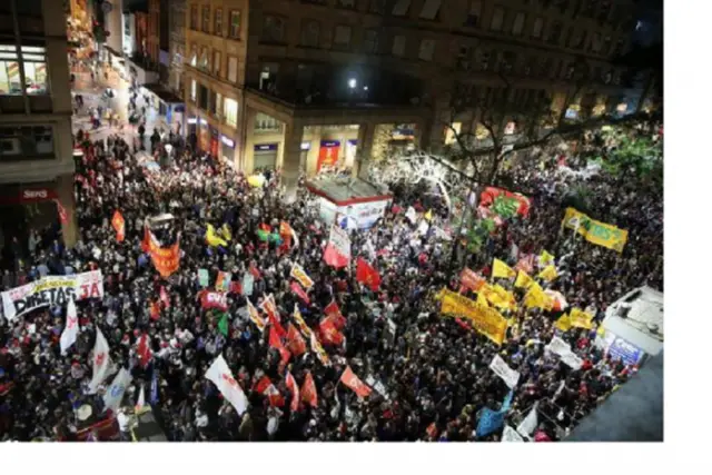 Manifestantes protestam contra o governo e pedem Diretas Já em vários estados