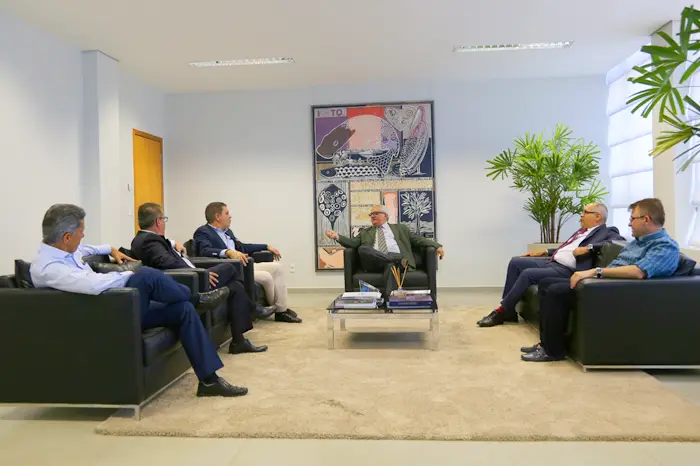 Candidato ao governo do estado visita Corte de Contas