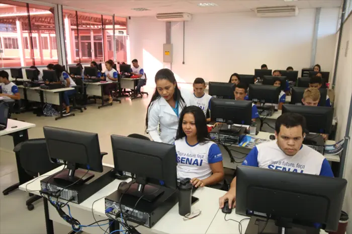 SENAI oferece 155 vagas em cursos técnicos; 25 são gratuitas para industriários e dependentes