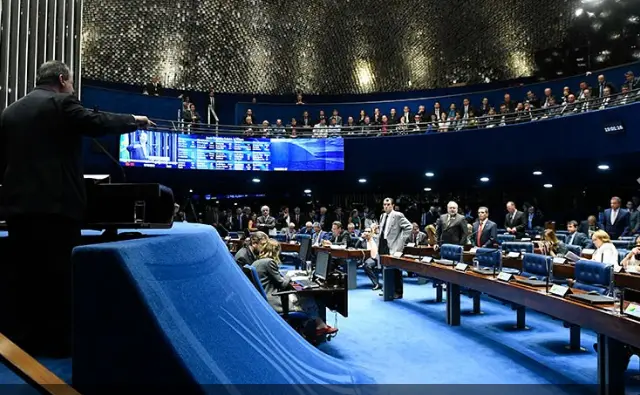 Senado aprova distribuição de recursos do leilão excedente do pré-sal