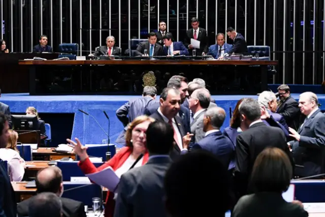 Senado aprova texto-base da reforma da Previdência, em votação final