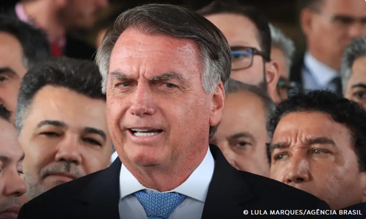 Bolsonaro nega tentativa de fuga e pede revogação da prisão domiciliar