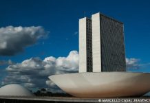 Câmara pauta projeto que regula redes sociais para crianças