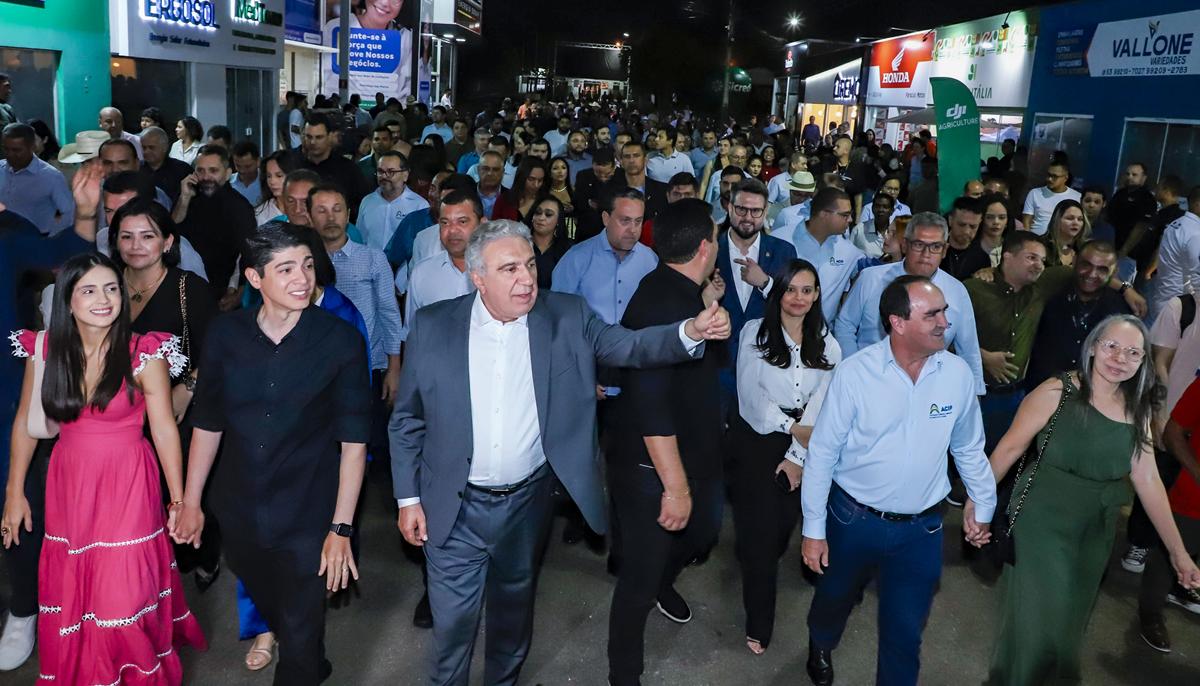 Laurez Moreira participa da abertura da Feneva Agro Tech 2025 e reforça apoio ao setor produtivo