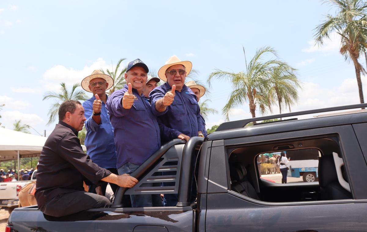 Ex-prefeito Alessandro Borges ressalta força do agro durante cavalgada em Muricilândia