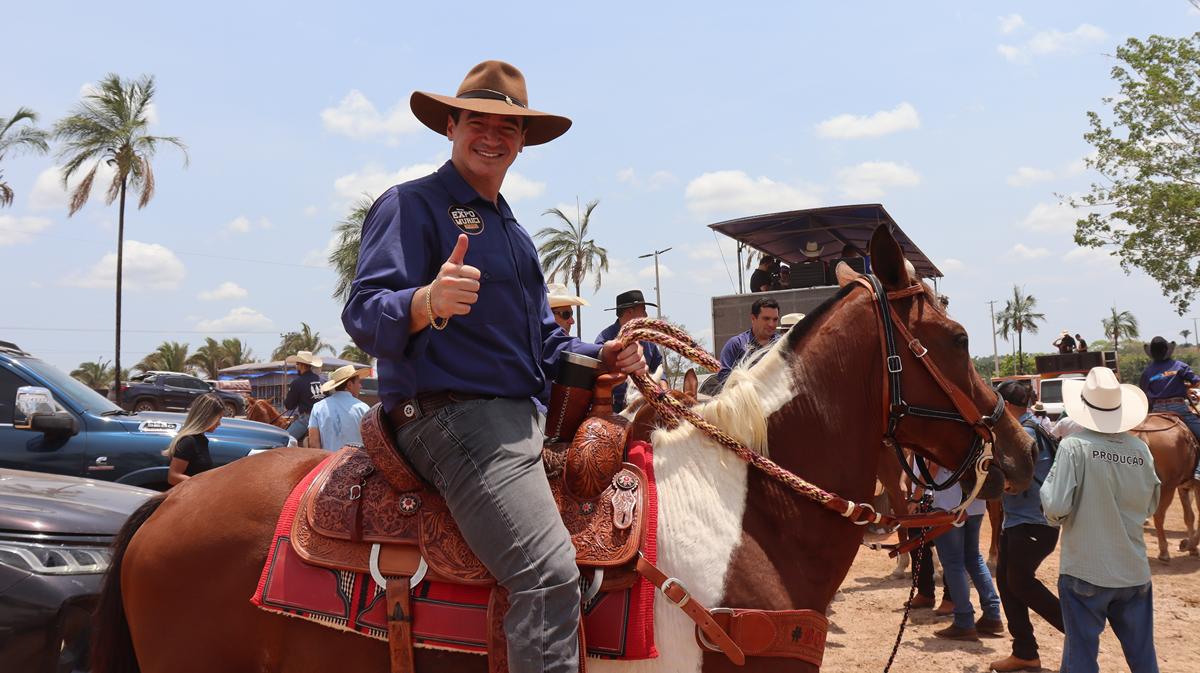 Deputado Alexandre Guimarães participa de cavalgada em Muricilândia e destaca valorização cultural