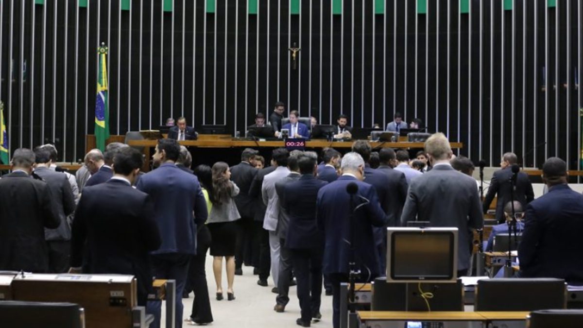 Câmara aprova projeto que proíbe cobrança para sindicatos na folha de aposentados do INSS
