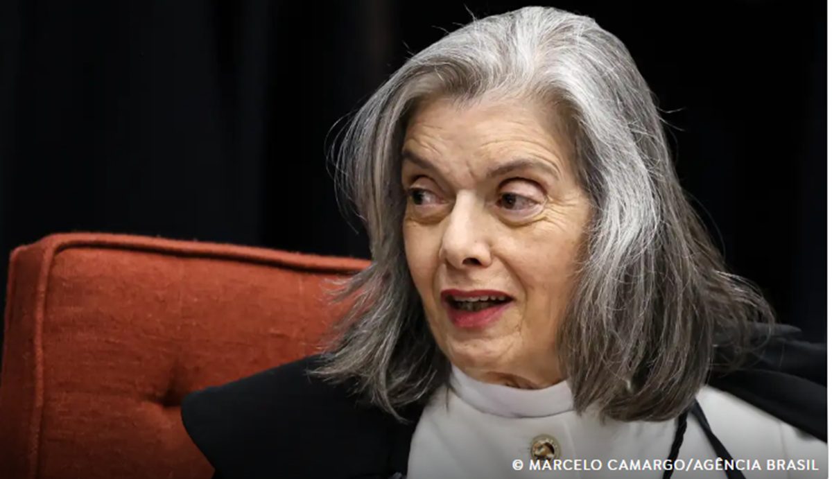 Cármen Lúcia forma maioria pela condenação de Bolsonaro e aliados