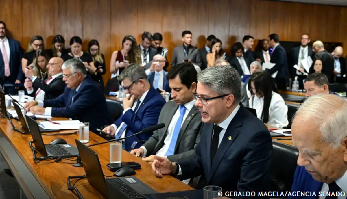 CCJ do Senado rejeita PEC da Blindagem por unanimidade