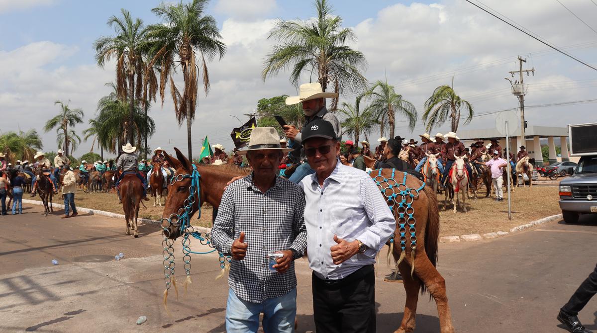 Prefeito Jesus Evaristo destaca apoio político e celebra tradição da cavalgada em Novo Olinda