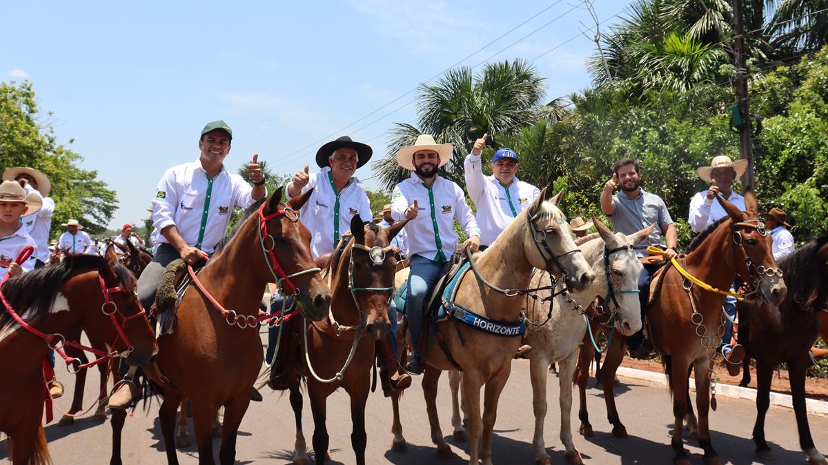 Lideranças políticas estaduais, regionais e locais prestigiam cavalgada de Wanderlândia