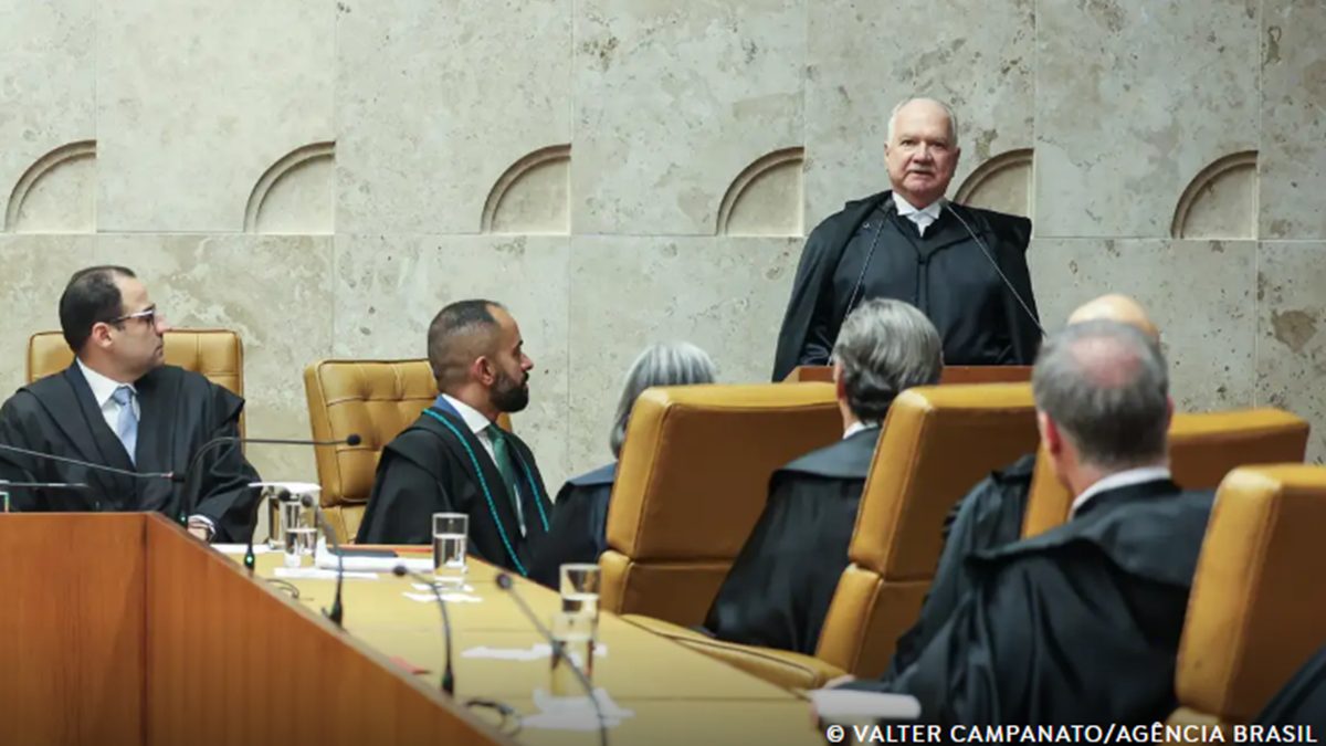 STF não deixará de julgar leis que afrontam a Constituição, diz Fachin