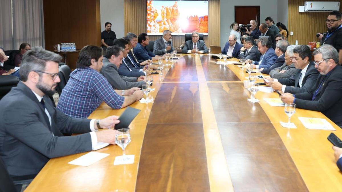 Laurez Moreira apresenta plano para zerar déficit e industrializar Tocantins em reunião com deputados na Aleto