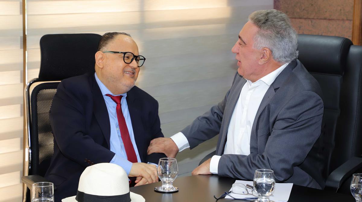 Governador Laurez Moreira debate projetos com ex-ministro da Educação José Henrique Paim
