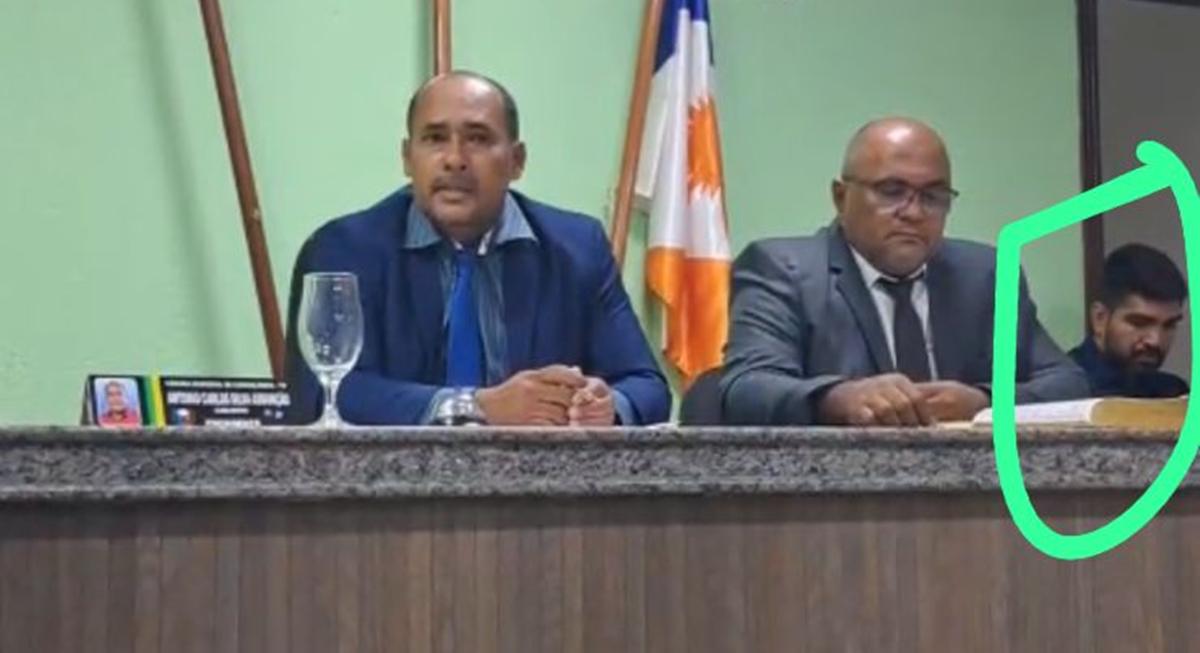 Crise política em Carmolândia: Presidente da Câmara, Carlinhos, rompe com prefeito Douglas após demissão da esposa da prefeitura