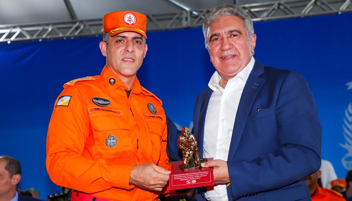 Governador Laurez Moreira participa da passagem de comando do Corpo de Bombeiros