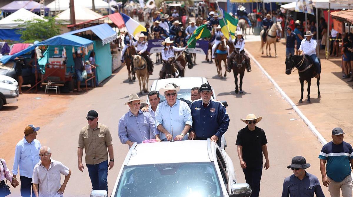 Governador Laurez Moreira participa da tradicional cavalgada de Ananás em comemoração aos 62 anos do município