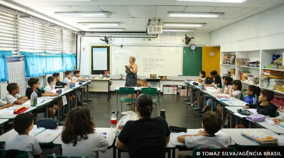 Professor pode pedir Carteira Nacional Docente a partir de amanhã