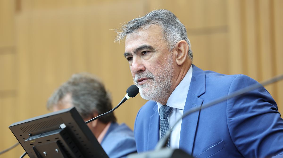 Pressionado por especulações, Amélio Cayres mantém pré-candidatura ao governo, enquanto rumores sobre MDB e vaga de vice agitam bastidores no Tocantins