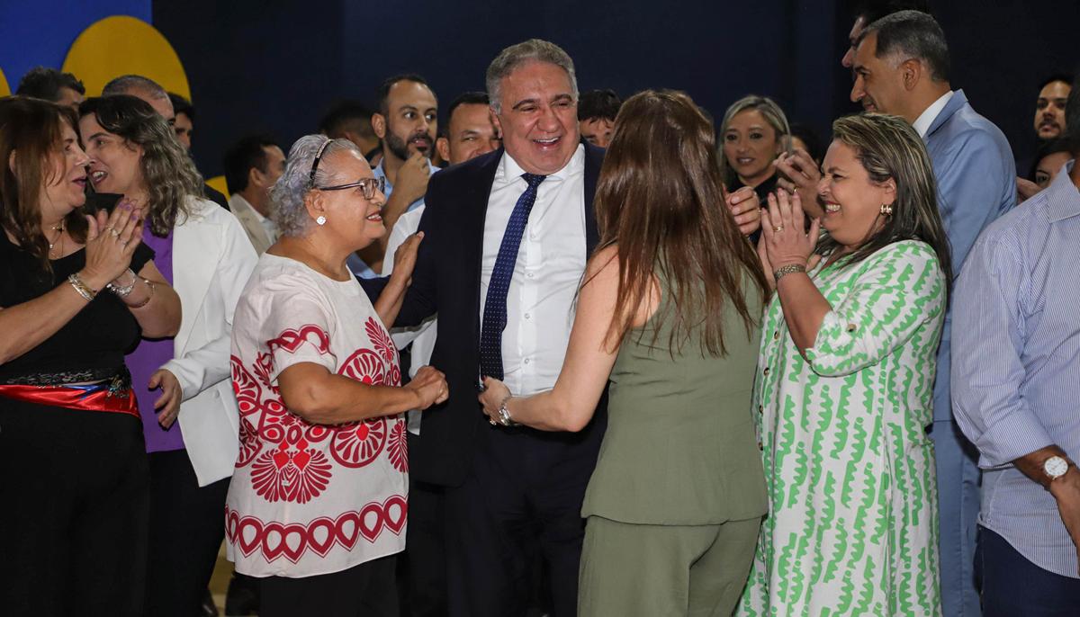 Governador Laurez Moreira sanciona novo PCCR da Educação e garante valorização da categoria após 10 anos de espera