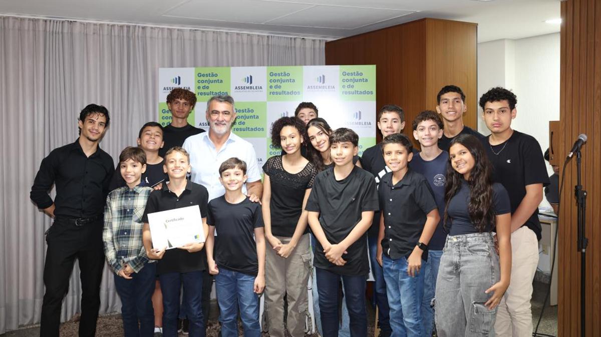 Sob liderança de Amélio Cayres, Aleto consolida curso de Inglês e entrega mais de 50 certificados