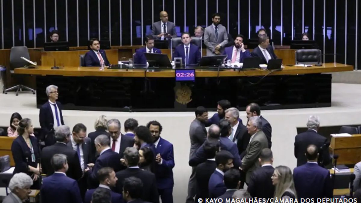 Câmara aprova texto-base do projeto de lei antifacção