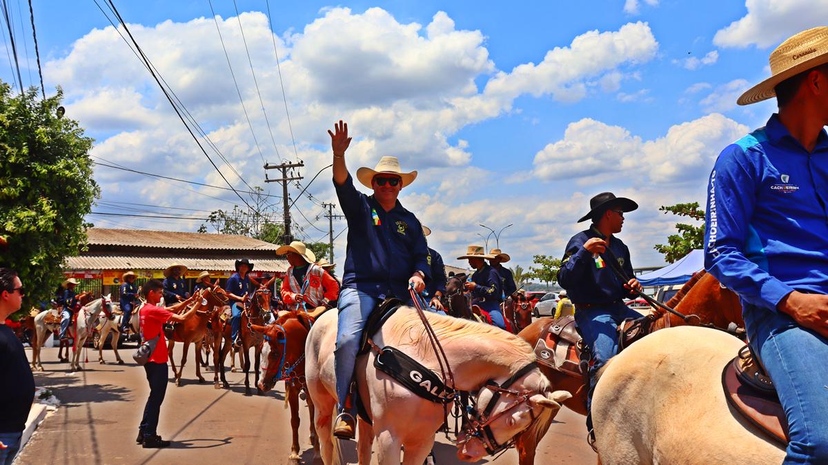 Prefeito Djalma Júnior participa da cavalgada de Xambioá e recebe o carinho da população