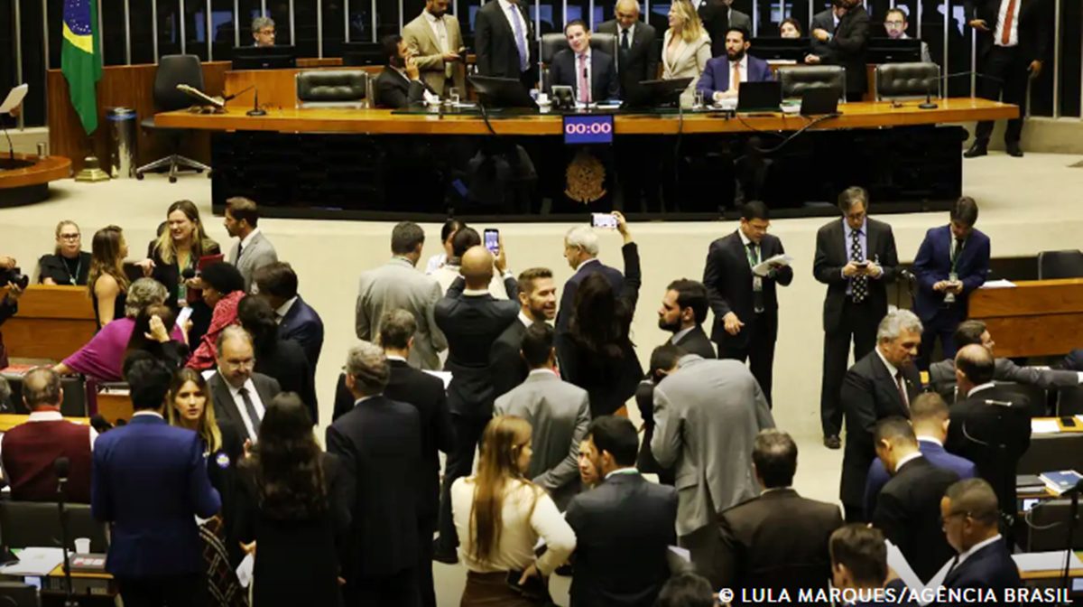 Após críticas do governo, Câmara adia votação do Marco Legal de Combate ao Crime Organizado para a próxima terça-feira