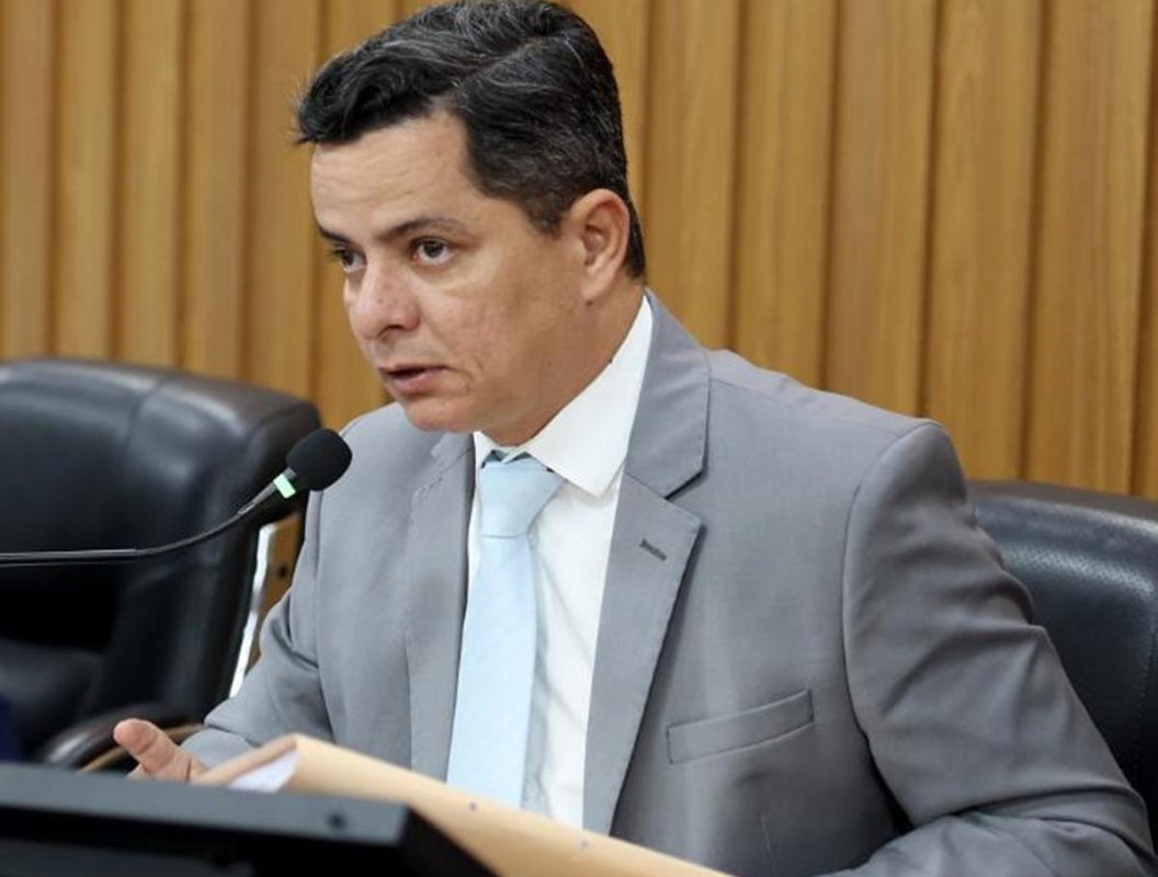 Multa por abandono de animais e reinserção de pais de PCDs: principais projetos de Jorge Frederico são aprovados na Assembleia