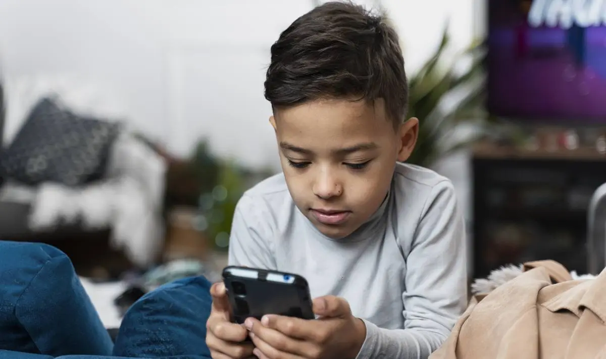 Férias escolares acendem alerta para o uso excessivo de telas entre crianças e adolescentes
