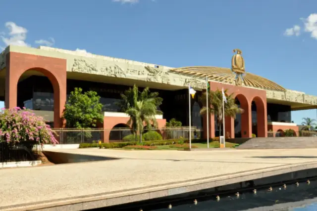 Governo do Tocantins antecipa salários dos servidores e injeta R$ 300 milhões na economia
