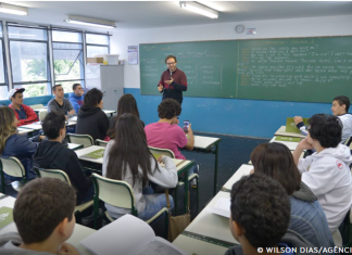 Piso do magistério tem reajuste de 5,4% e vai a R$ 5,1 mil em 2026