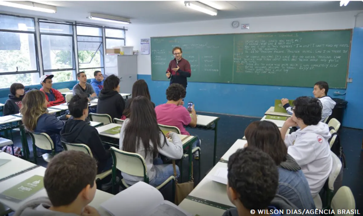 Piso do magistério tem reajuste de 5,4% e vai a R$ 5,1 mil em 2026