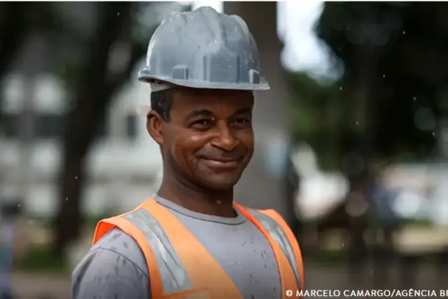 Trabalhadores que ganham até R$ 5 mil ficam isentos do IR a partir deste mês