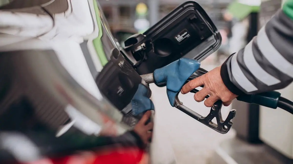 Tensão no Oriente Médio pressiona petróleo e já impacta preço do diesel no mercado de combustíveis