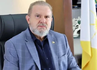 Carlesse deve disputar o Senado em 2026 pelo PSD, indicam aliados do ex-governador do Tocantins