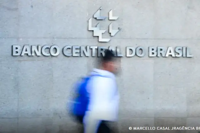 Juros elevados mantêm pressão sobre endividamento das famílias