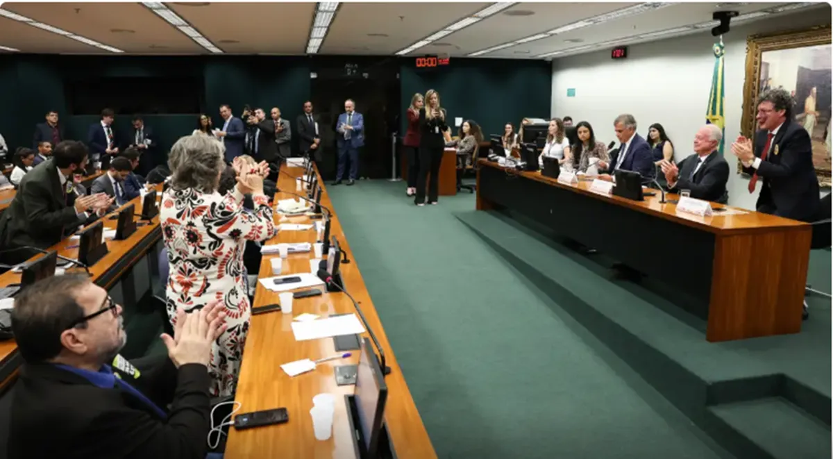 CCJ aprova admissibilidade de propostas que acabam com escala 6×1