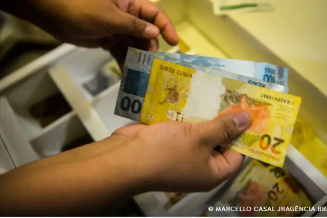 Governo propõe salário mínimo de R$ 1.717 em 2027