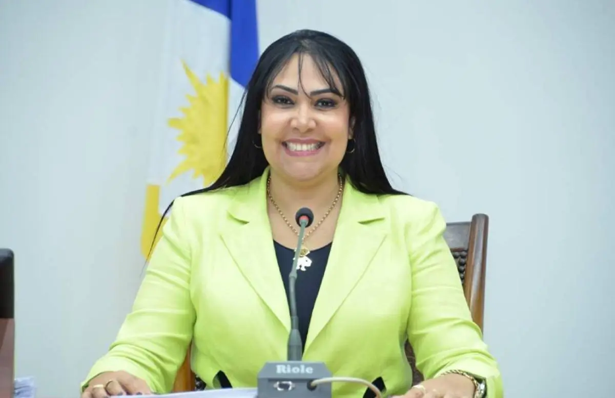 PF aborda deputada Janad Valcari em agência bancária de Palmas para verificar movimentação financeira