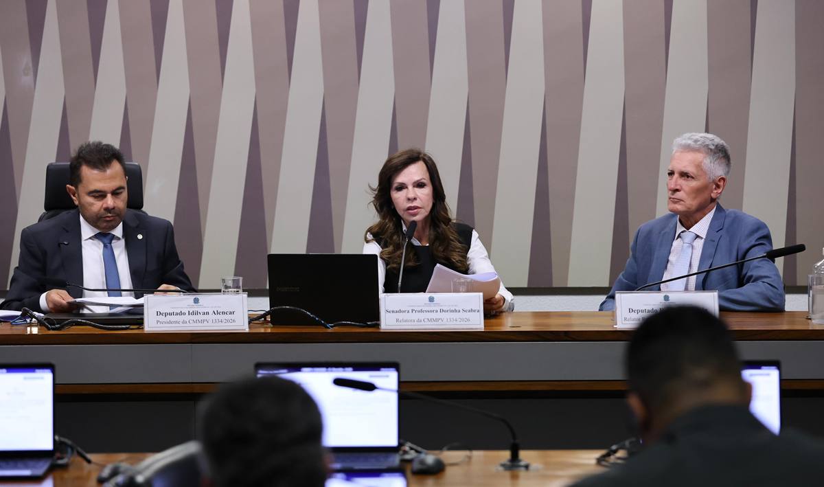 Aprovado parecer da senadora Dorinha que garante reajuste real para professores e novo modelo do piso nacional